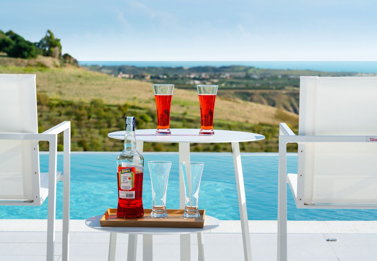 Villa a Ribera - Lussuosa villa con piscina situata nei dintorni di Ribera, Agrigento, Sicily – 6 pax