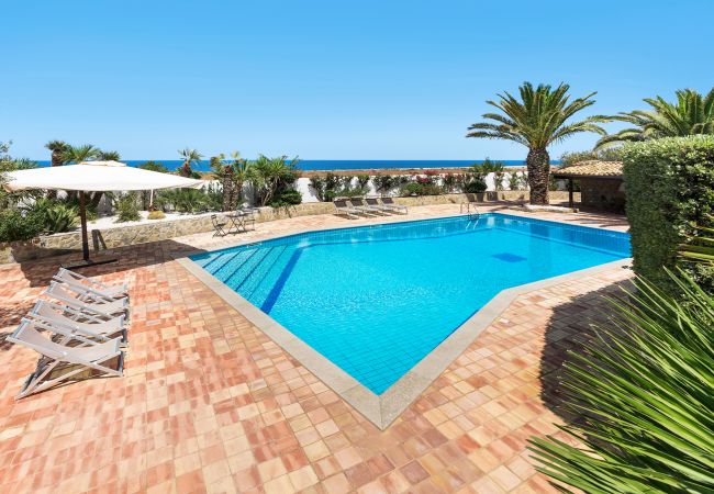 Villa a San Vito Lo Capo - Bella villa con piscina a poche centinaia di metri dalla spiaggia di San Vito Lo Capo Villa a San Vito Lo Capo - Bella villa con piscina a poche centinaia di metri dalla spiaggia di San Vito Lo Capo
