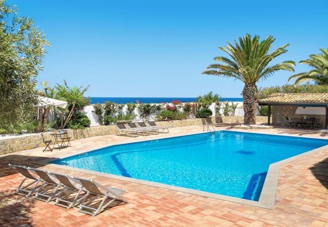 Villa a San Vito Lo Capo - Bella villa con piscina a poche centinaia di metri dalla spiaggia di San Vito Lo Capo Villa a San Vito Lo Capo - Bella villa con piscina a poche centinaia di metri dalla spiaggia di San Vito Lo Capo