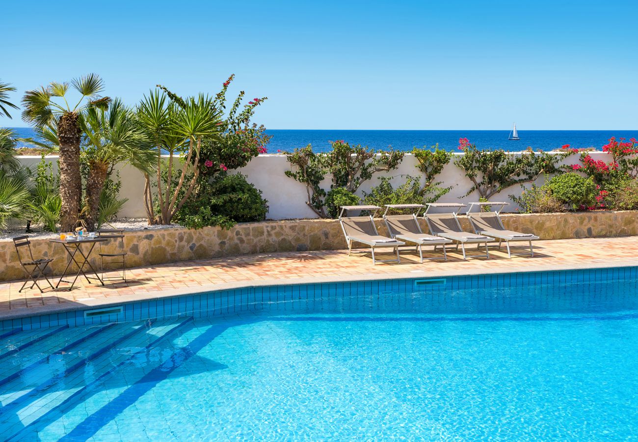 Villa a San Vito Lo Capo - Bella villa con piscina a poche centinaia di metri dalla spiaggia di San Vito Lo Capo