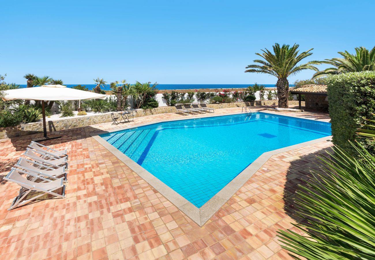 Villa a San Vito Lo Capo - Bella villa con piscina a poche centinaia di metri dalla spiaggia di San Vito Lo Capo