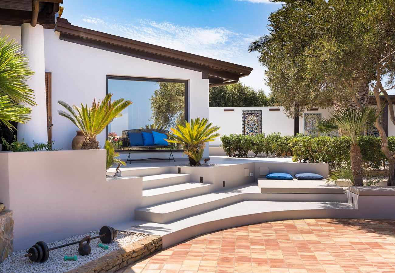 Villa a San Vito Lo Capo - Bella villa con piscina a poche centinaia di metri dalla spiaggia di San Vito Lo Capo