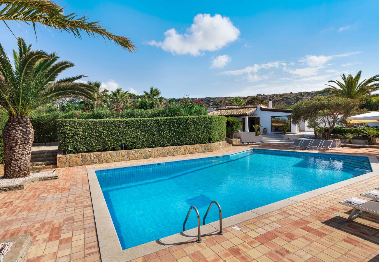 Villa a San Vito Lo Capo - Bella villa con piscina a poche centinaia di metri dalla spiaggia di San Vito Lo Capo