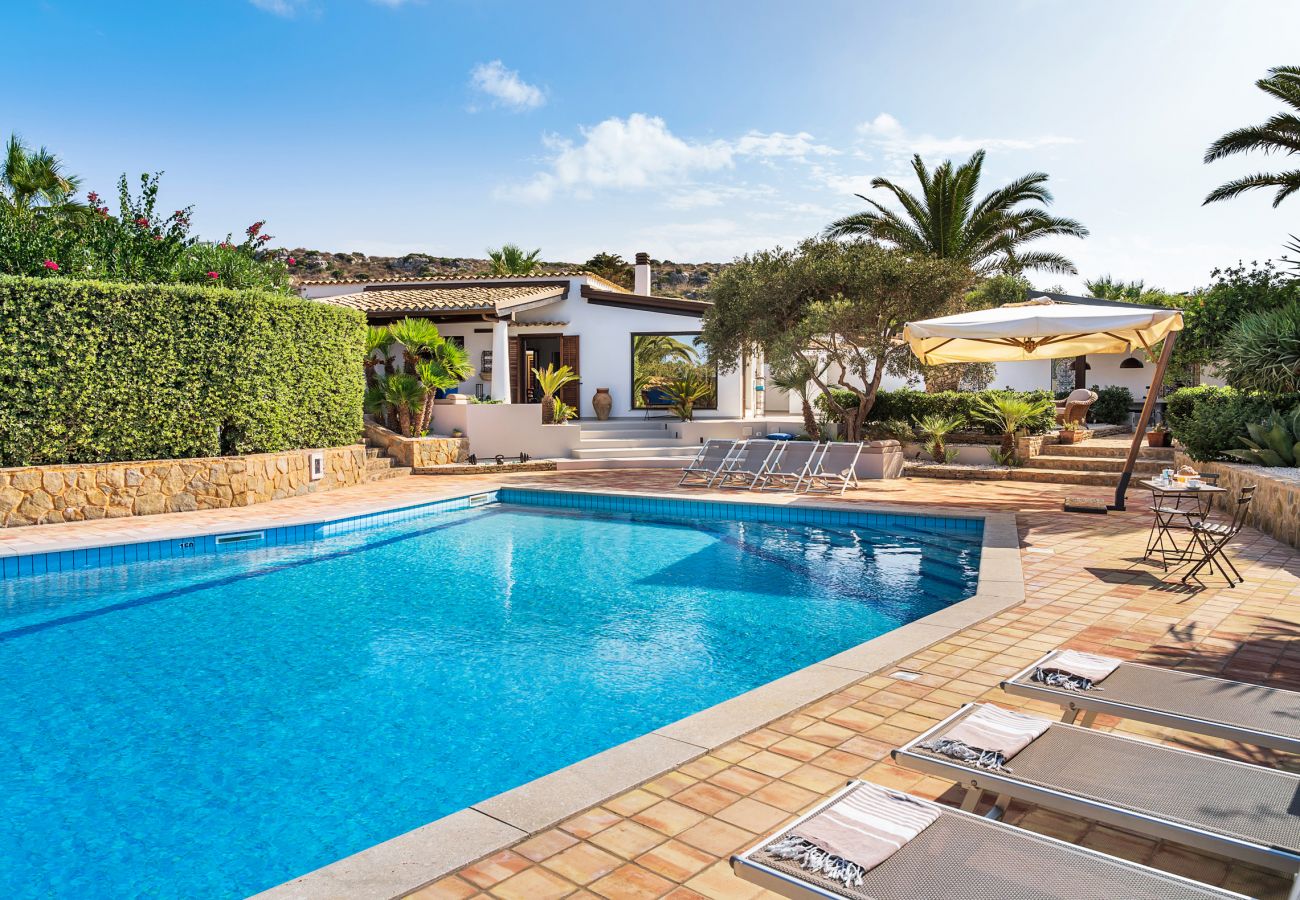 Villa a San Vito Lo Capo - Bella villa con piscina a poche centinaia di metri dalla spiaggia di San Vito Lo Capo