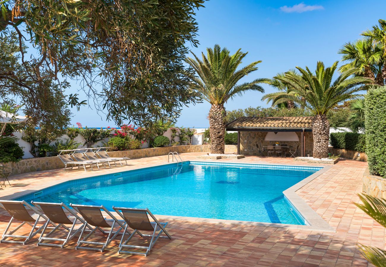 Villa a San Vito Lo Capo - Bella villa con piscina a poche centinaia di metri dalla spiaggia di San Vito Lo Capo