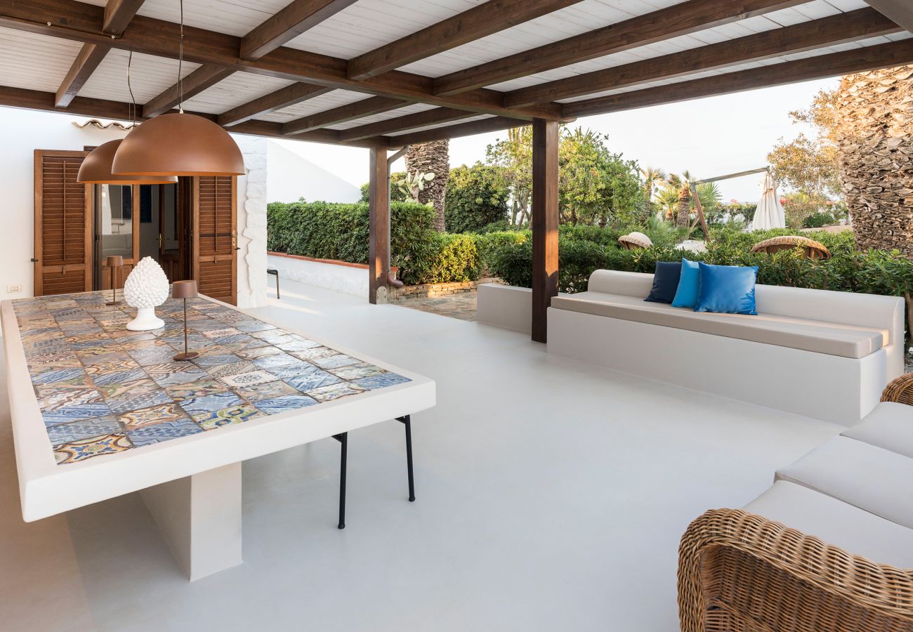 Villa a San Vito Lo Capo - Bella villa con piscina a poche centinaia di metri dalla spiaggia di San Vito Lo Capo
