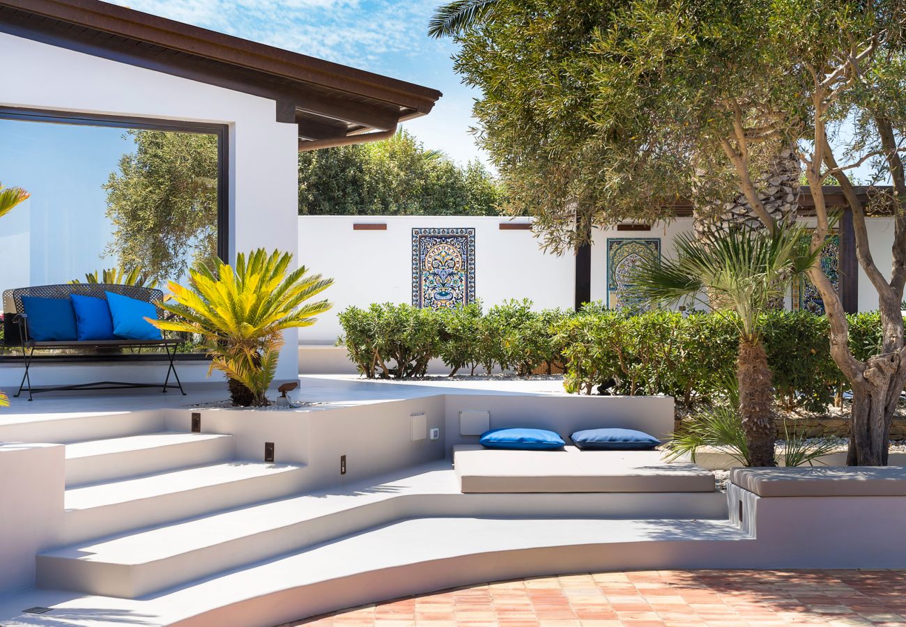 Villa a San Vito Lo Capo - Bella villa con piscina a poche centinaia di metri dalla spiaggia di San Vito Lo Capo