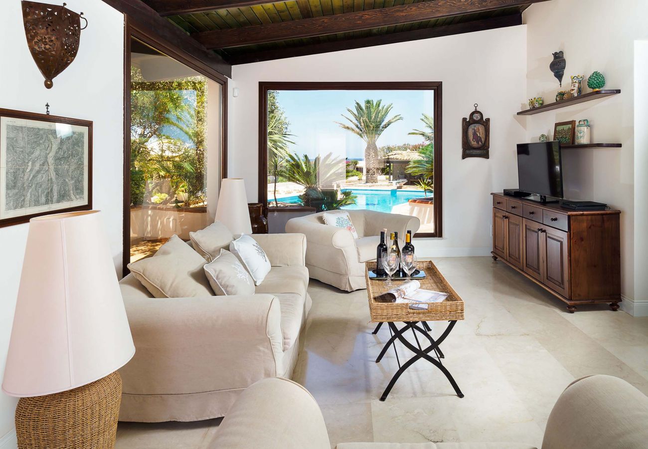 Villa a San Vito Lo Capo - Bella villa con piscina a poche centinaia di metri dalla spiaggia di San Vito Lo Capo