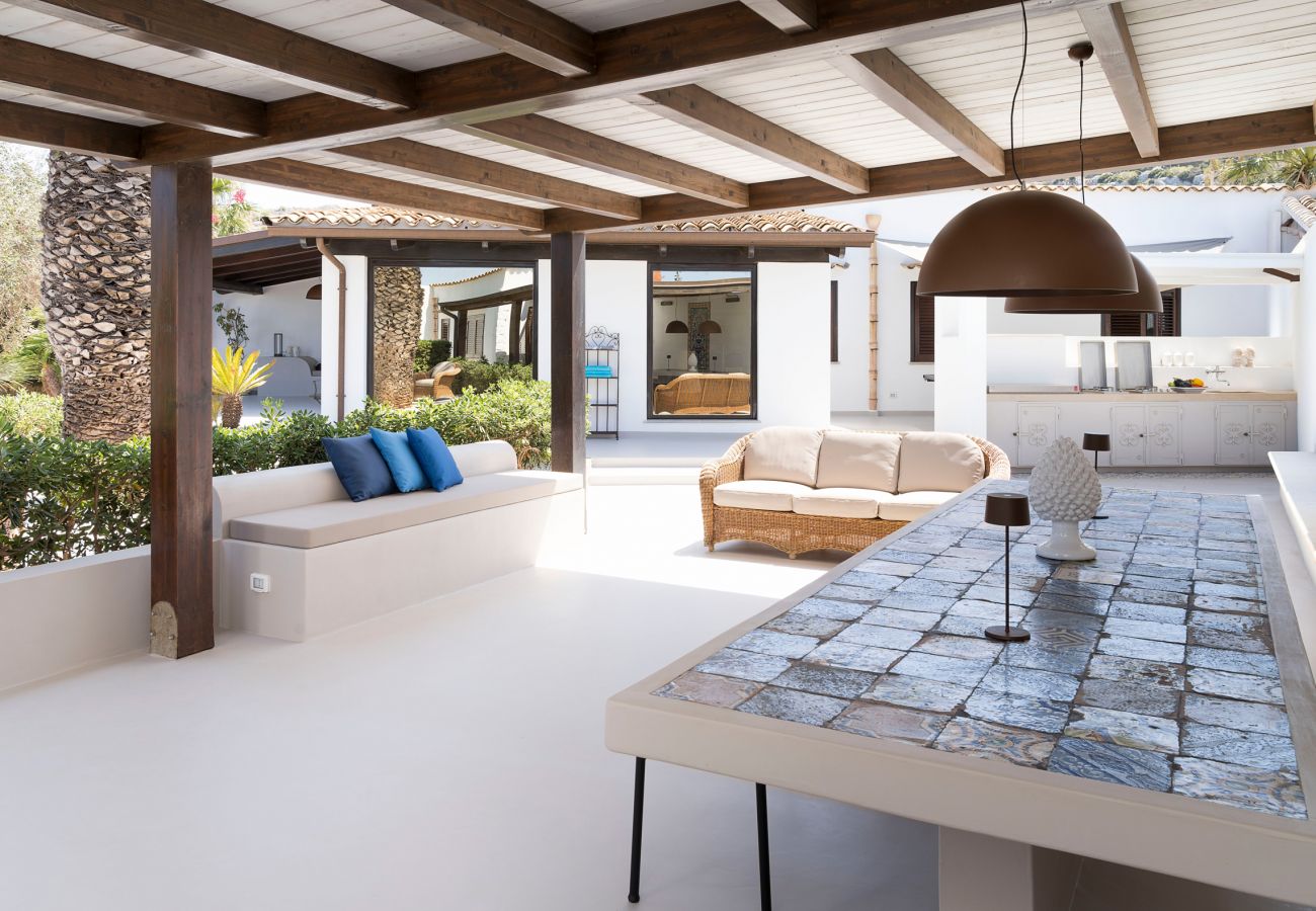 Villa a San Vito Lo Capo - Bella villa con piscina a poche centinaia di metri dalla spiaggia di San Vito Lo Capo