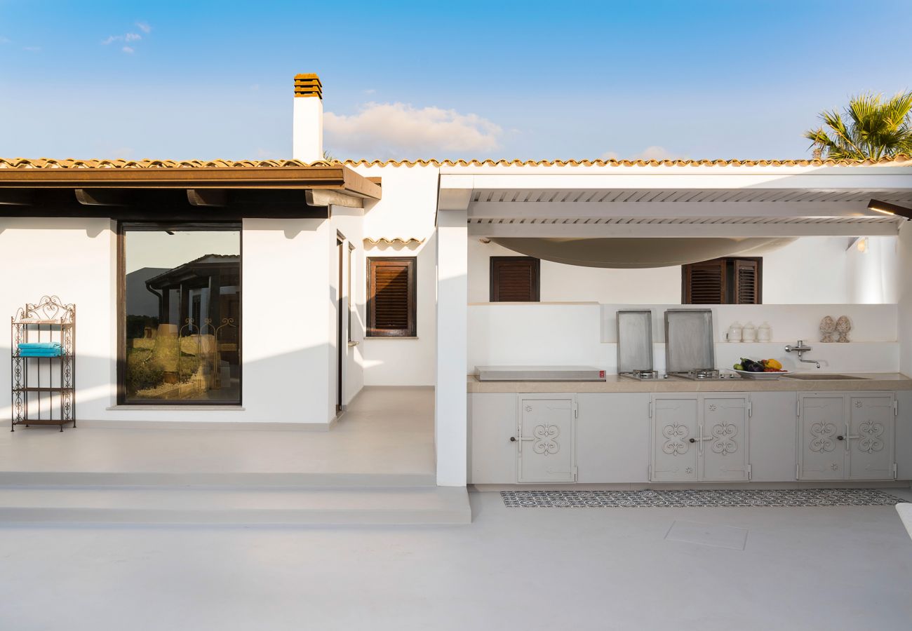 Villa a San Vito Lo Capo - Bella villa con piscina a poche centinaia di metri dalla spiaggia di San Vito Lo Capo
