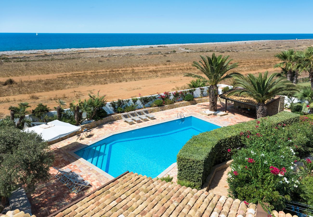 Villa a San Vito Lo Capo - Bella villa con piscina a poche centinaia di metri dalla spiaggia di San Vito Lo Capo