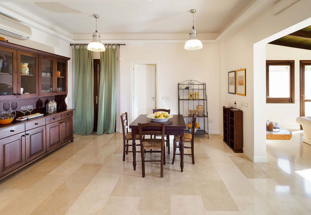 Villa a San Vito Lo Capo - Bella villa con piscina a poche centinaia di metri dalla spiaggia di San Vito Lo Capo