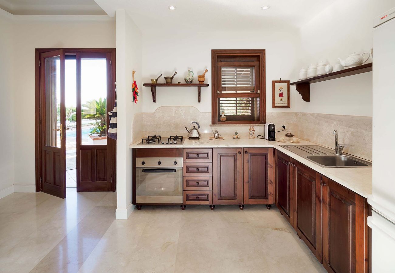 Villa a San Vito Lo Capo - Bella villa con piscina a poche centinaia di metri dalla spiaggia di San Vito Lo Capo