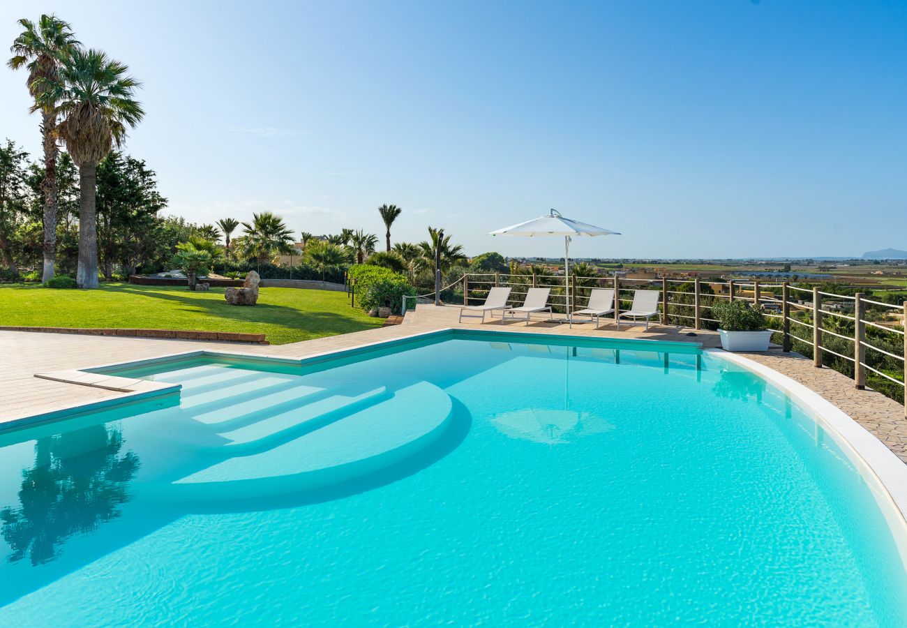 Villa a Paceco - Confortevole villa con piscina situata in splendida posizione panoramica nei dintorni di Trapani