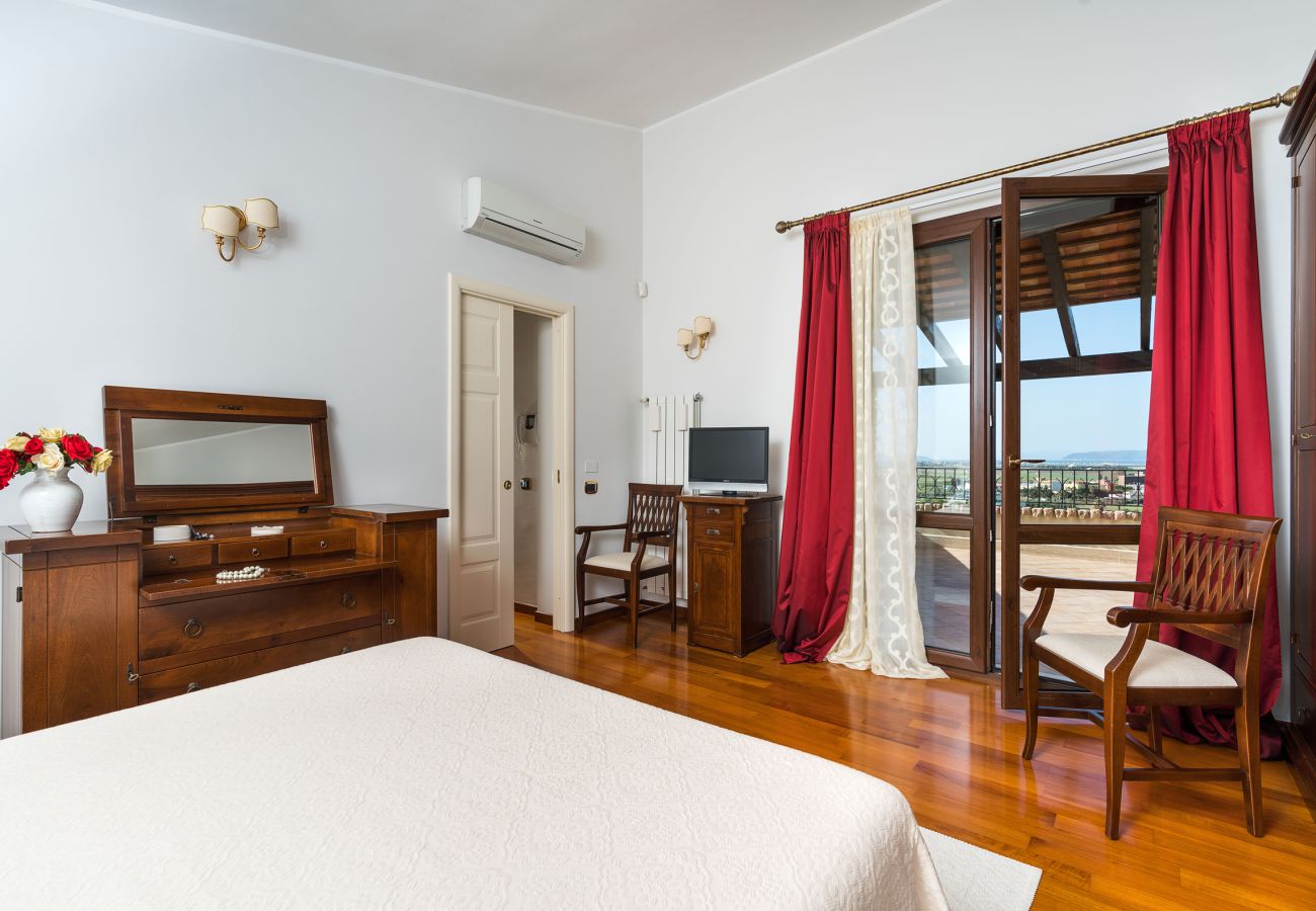 Villa a Paceco - Confortevole villa con piscina situata in splendida posizione panoramica nei dintorni di Trapani