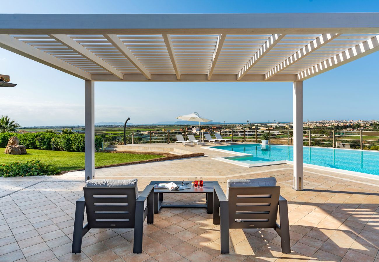 Villa a Paceco - Confortevole villa con piscina situata in splendida posizione panoramica nei dintorni di Trapani