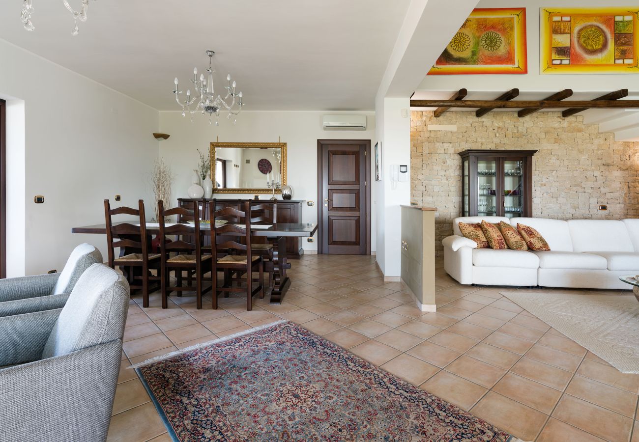 Villa a Paceco - Confortevole villa con piscina situata in splendida posizione panoramica nei dintorni di Trapani