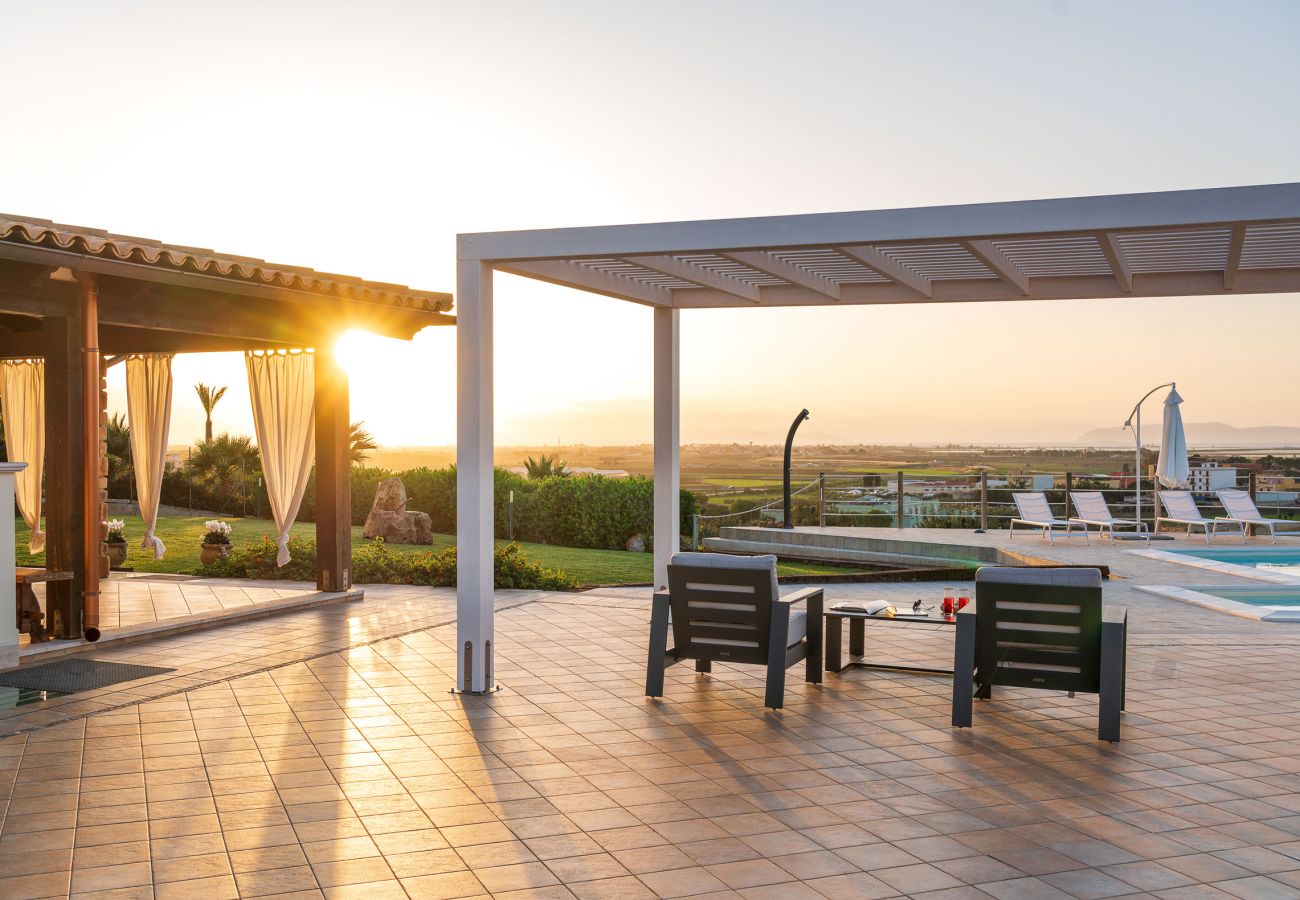 Villa a Paceco - Confortevole villa con piscina situata in splendida posizione panoramica nei dintorni di Trapani