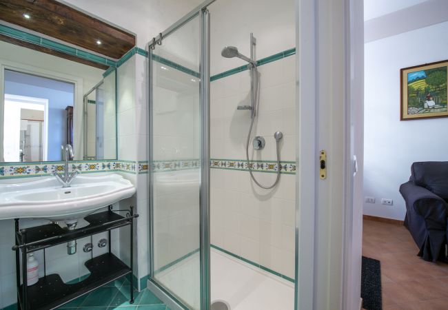 Appartamento a Praiano - Casa Cimino A - Grazioso appartamento con vista mozzafiato su Capri e Positano Appartamento a Praiano - Casa Cimino A - Grazioso appartamento con vista mozzafiato su Capri e Positano
