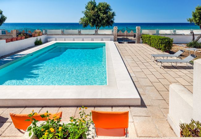 Villa a Custonaci - Villa con piscina privata, fronte mare, a Cornino nei dintorni di Trapani Villa a Custonaci - Villa con piscina privata, fronte mare, a Cornino nei dintorni di Trapani