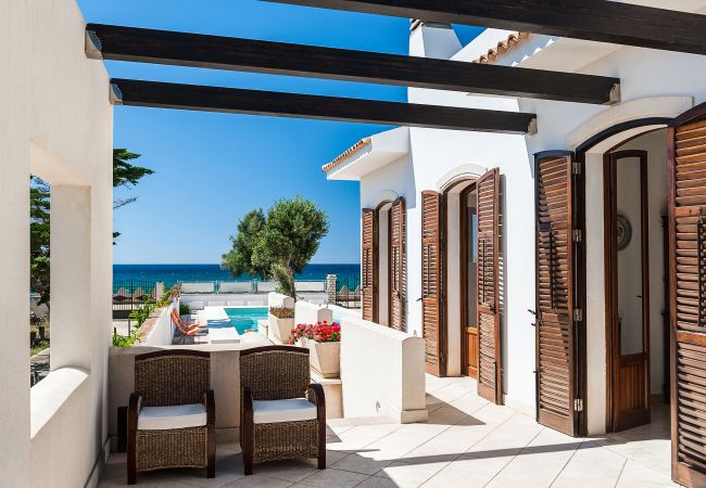 Villa a Custonaci - Villa con piscina privata, fronte mare, a Cornino nei dintorni di Trapani Villa a Custonaci - Villa con piscina privata, fronte mare, a Cornino nei dintorni di Trapani
