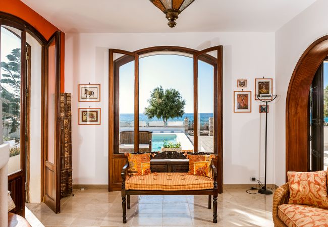 Villa a Custonaci - Villa con piscina privata, fronte mare, a Cornino nei dintorni di Trapani Villa a Custonaci - Villa con piscina privata, fronte mare, a Cornino nei dintorni di Trapani