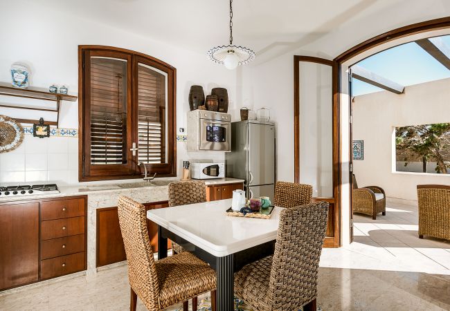 Villa a Custonaci - Villa con piscina privata, fronte mare, a Cornino nei dintorni di Trapani Villa a Custonaci - Villa con piscina privata, fronte mare, a Cornino nei dintorni di Trapani