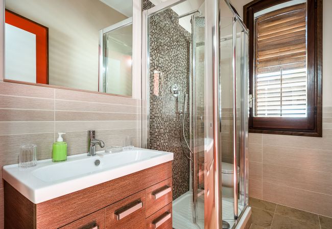 Villa a Custonaci - Villa con piscina privata, fronte mare, a Cornino nei dintorni di Trapani Villa a Custonaci - Villa con piscina privata, fronte mare, a Cornino nei dintorni di Trapani