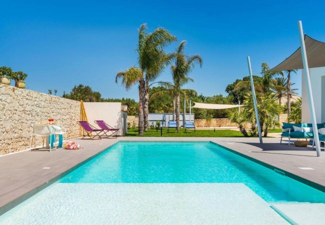 Villa a Noto - Bella villa con piscina, 300 metri dalla spiaggia, San Lorenzo, Sicilia Villa a Noto - Bella villa con piscina, 300 metri dalla spiaggia, San Lorenzo, Sicilia