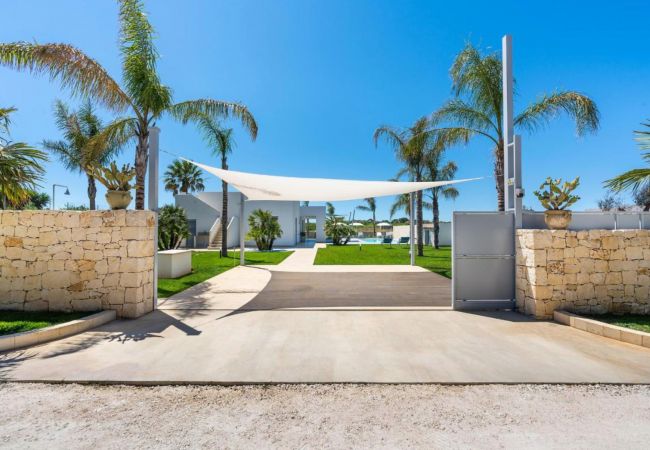 Villa a Noto - Bella villa con piscina, 300 metri dalla spiaggia, San Lorenzo, Sicilia Villa a Noto - Bella villa con piscina, 300 metri dalla spiaggia, San Lorenzo, Sicilia