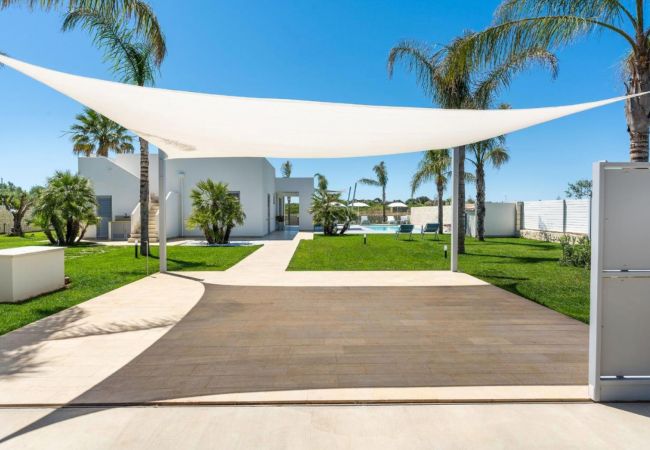 Villa a Noto - Bella villa con piscina, 300 metri dalla spiaggia, San Lorenzo, Sicilia Villa a Noto - Bella villa con piscina, 300 metri dalla spiaggia, San Lorenzo, Sicilia
