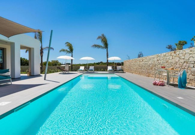 Villa a Noto - Bella villa con piscina, 300 metri dalla spiaggia, San Lorenzo, Sicilia Villa a Noto - Bella villa con piscina, 300 metri dalla spiaggia, San Lorenzo, Sicilia
