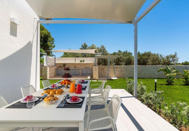 Villa a Noto - Bella villa con piscina, 300 metri dalla spiaggia, San Lorenzo, Sicilia Villa a Noto - Bella villa con piscina, 300 metri dalla spiaggia, San Lorenzo, Sicilia