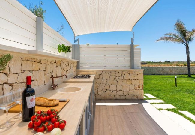 Villa a Noto - Bella villa con piscina, 300 metri dalla spiaggia, San Lorenzo, Sicilia Villa a Noto - Bella villa con piscina, 300 metri dalla spiaggia, San Lorenzo, Sicilia