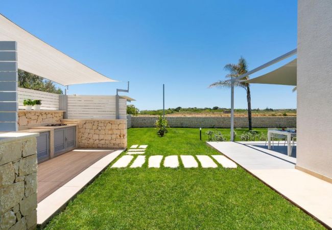 Villa a Noto - Bella villa con piscina, 300 metri dalla spiaggia, San Lorenzo, Sicilia Villa a Noto - Bella villa con piscina, 300 metri dalla spiaggia, San Lorenzo, Sicilia