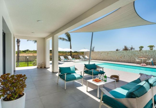 Villa a Noto - Bella villa con piscina, 300 metri dalla spiaggia, San Lorenzo, Sicilia Villa a Noto - Bella villa con piscina, 300 metri dalla spiaggia, San Lorenzo, Sicilia