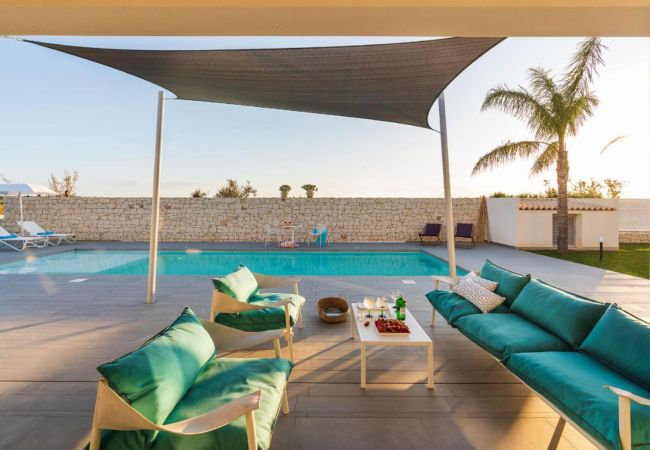 Villa a Noto - Bella villa con piscina, 300 metri dalla spiaggia, San Lorenzo, Sicilia Villa a Noto - Bella villa con piscina, 300 metri dalla spiaggia, San Lorenzo, Sicilia