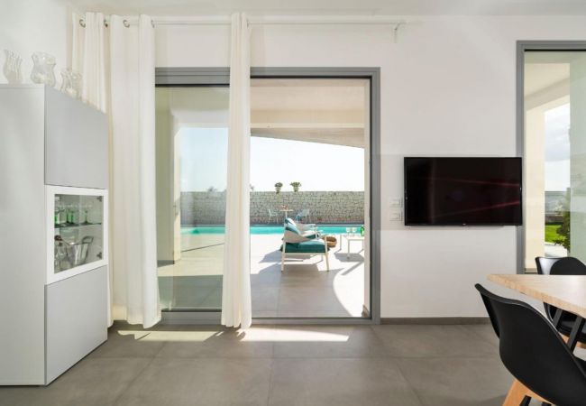 Villa a Noto - Bella villa con piscina, 300 metri dalla spiaggia, San Lorenzo, Sicilia Villa a Noto - Bella villa con piscina, 300 metri dalla spiaggia, San Lorenzo, Sicilia