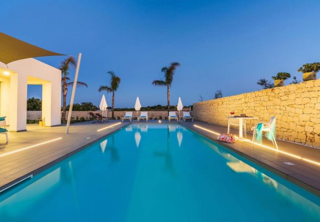 Villa a Noto - Bella villa con piscina, 300 metri dalla spiaggia, San Lorenzo, Sicilia Villa a Noto - Bella villa con piscina, 300 metri dalla spiaggia, San Lorenzo, Sicilia