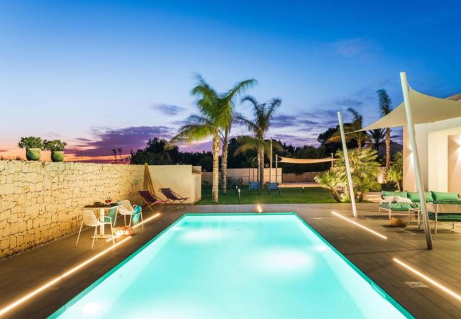 Villa a Noto - Bella villa con piscina, 300 metri dalla spiaggia, San Lorenzo, Sicilia Villa a Noto - Bella villa con piscina, 300 metri dalla spiaggia, San Lorenzo, Sicilia