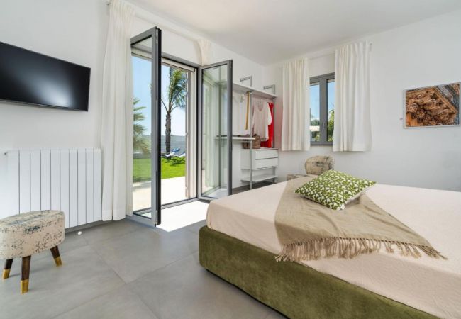 Villa a Noto - Bella villa con piscina, 300 metri dalla spiaggia, San Lorenzo, Sicilia Villa a Noto - Bella villa con piscina, 300 metri dalla spiaggia, San Lorenzo, Sicilia