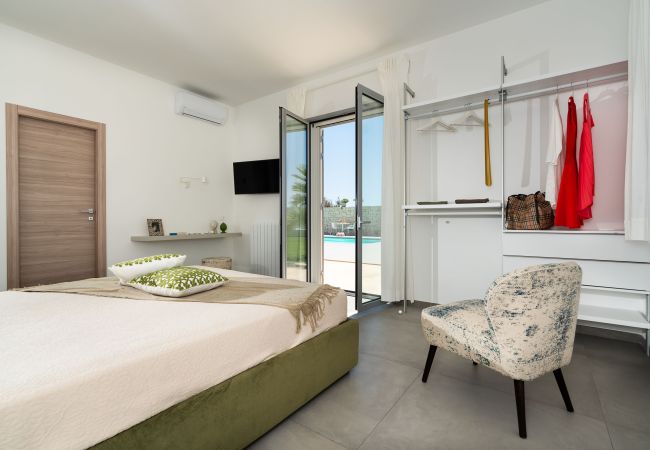 Villa a Noto - Bella villa con piscina, 300 metri dalla spiaggia, San Lorenzo, Sicilia Villa a Noto - Bella villa con piscina, 300 metri dalla spiaggia, San Lorenzo, Sicilia