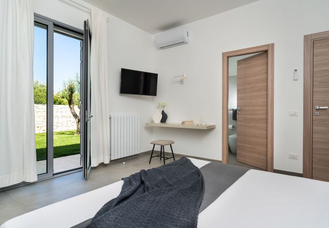 Villa a Noto - Bella villa con piscina, 300 metri dalla spiaggia, San Lorenzo, Sicilia Villa a Noto - Bella villa con piscina, 300 metri dalla spiaggia, San Lorenzo, Sicilia