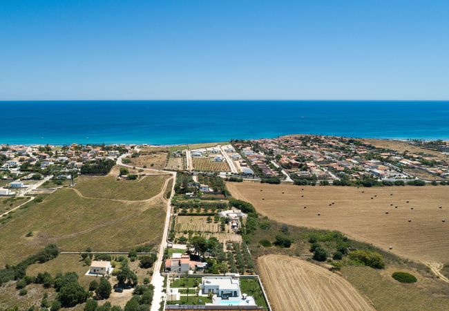 Villa a Noto - Bella villa con piscina, 300 metri dalla spiaggia, San Lorenzo, Sicilia Villa a Noto - Bella villa con piscina, 300 metri dalla spiaggia, San Lorenzo, Sicilia
