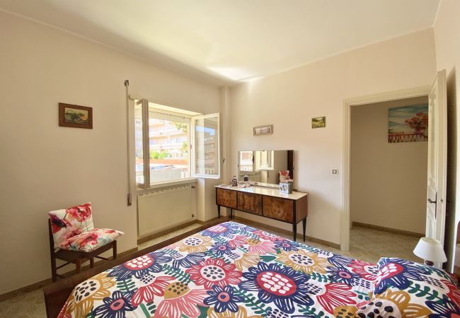 Appartamento a Sperlonga - Confortevole Quadrilocale con giardino e garage