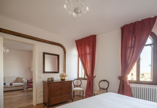 Appartamento a Venezia - Venetian Palace Red Apartment R&R Appartamento a Venezia - Venetian Palace Red Apartment R&R