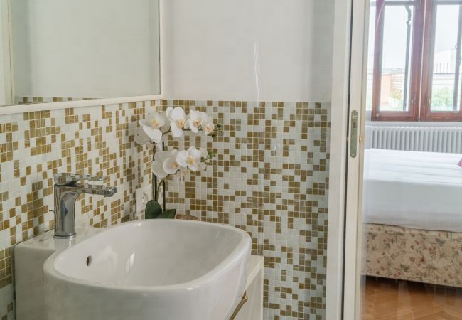 Appartamento a Venezia - Venetian Palace Red Apartment R&R Appartamento a Venezia - Venetian Palace Red Apartment R&R