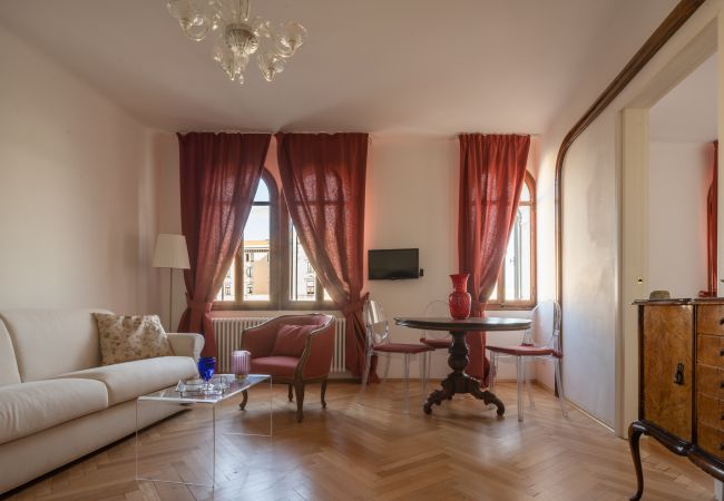 Appartamento a Venezia - Venetian Palace Red Apartment R&R Appartamento a Venezia - Venetian Palace Red Apartment R&R