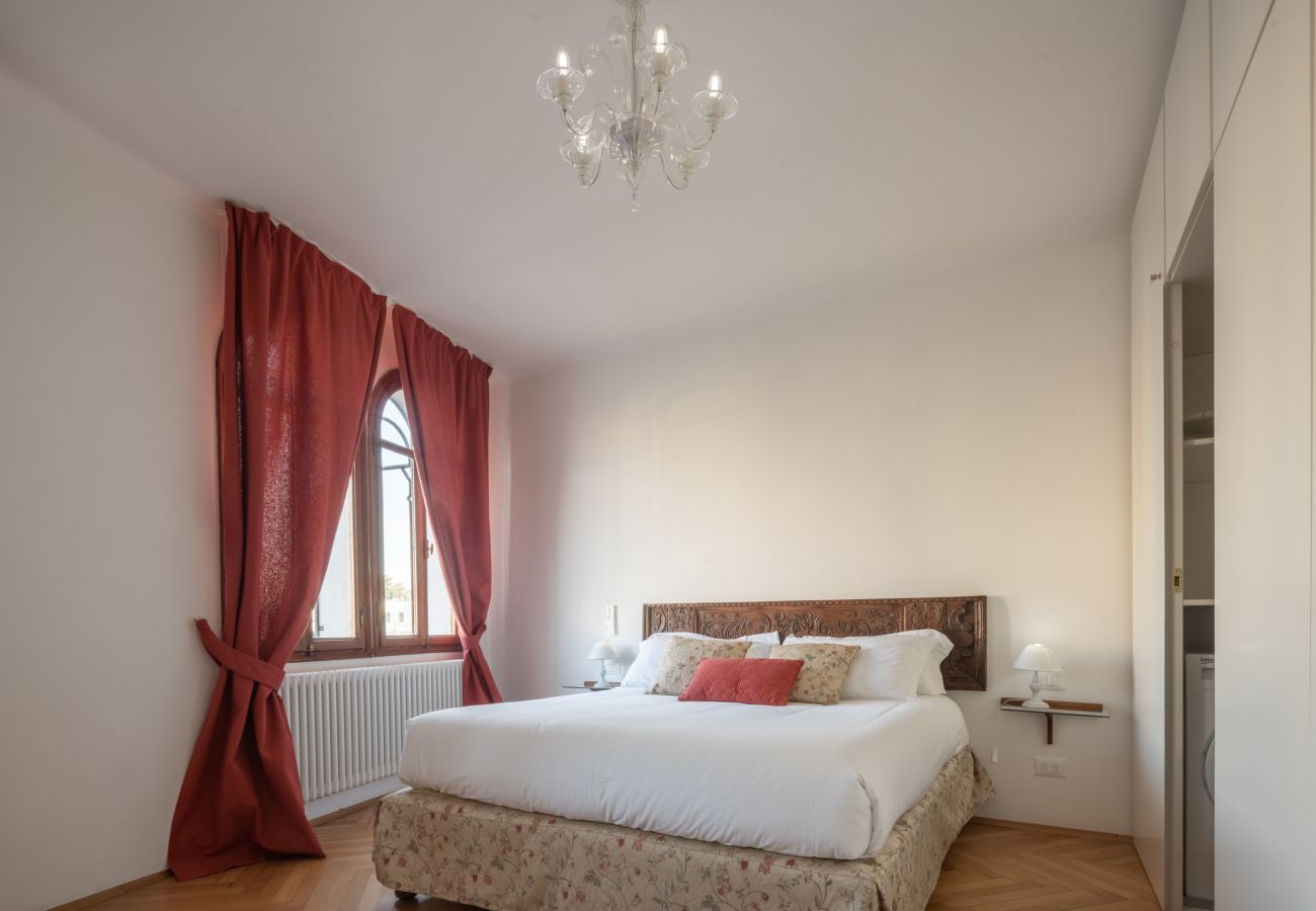 Appartamento a Venezia - Venetian Palace Red Apartment R&R