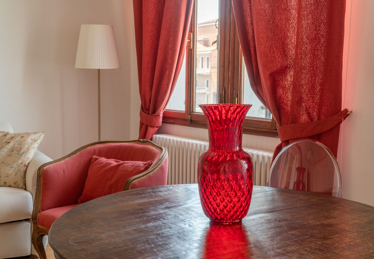Appartamento a Venezia - Venetian Palace Red Apartment R&R